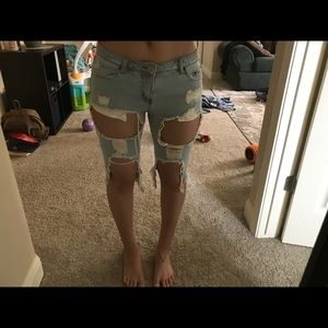 Women’s cut off destroyed shorts